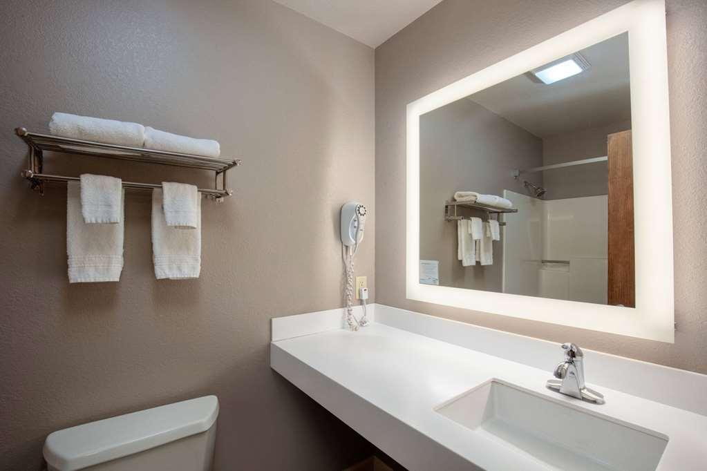 Super 8 By Wyndham St. Regis Hotel Room photo