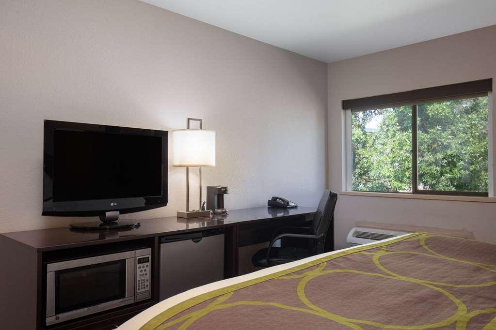 Super 8 By Wyndham St. Regis Hotel Room photo